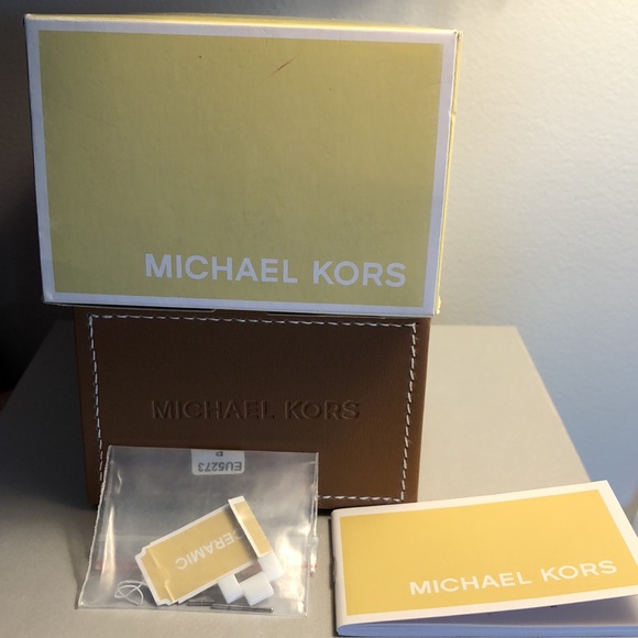 💥Michael Kors White CERAMIC WATCH PRICE FIRM - Picture 3 of 5